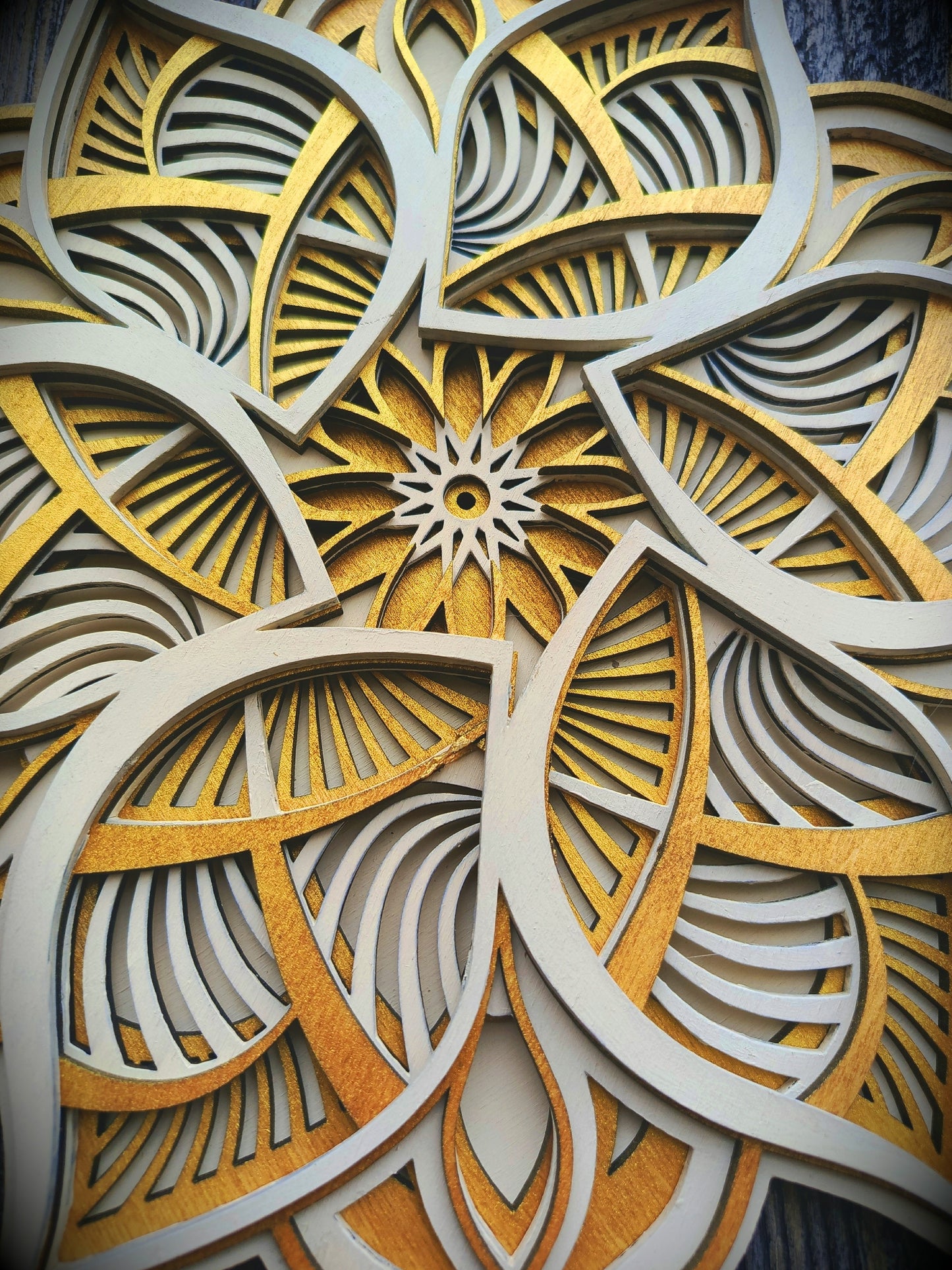 Psychedelic Mandala Wall Art – Gold Edition (30 cm)
