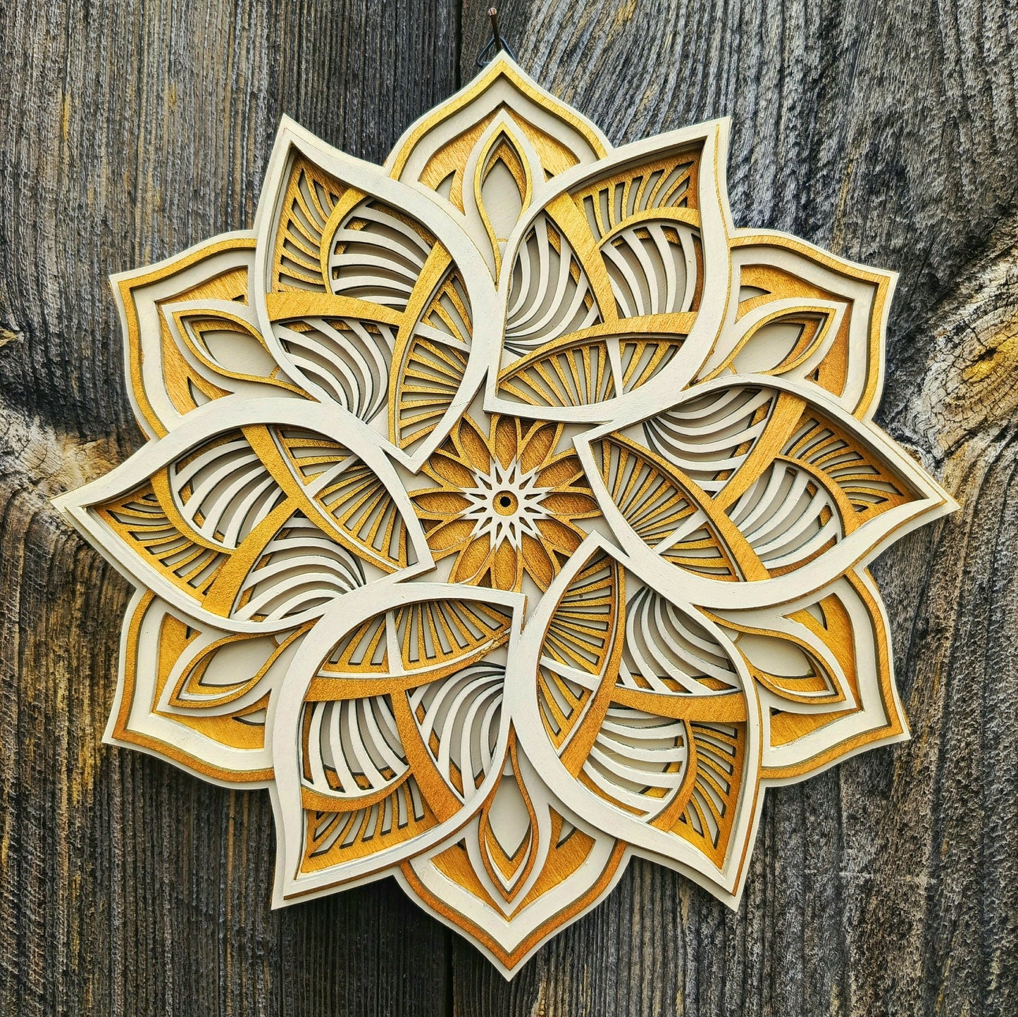Psychedelic Mandala Wall Art – Gold Edition (30 cm)